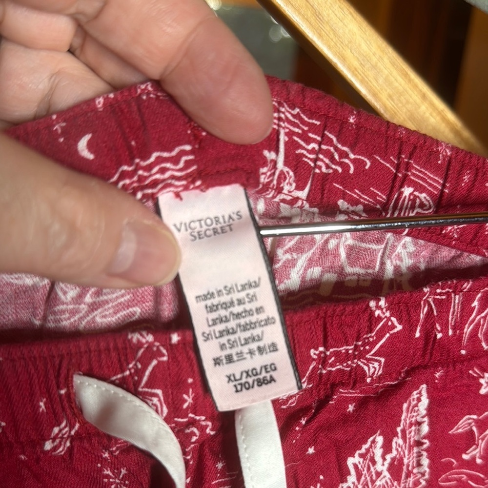 NIP Victoria’s Secret Red Winter Reindeer  Jogger Pajama Pants Size XL - Picture 2 of 9